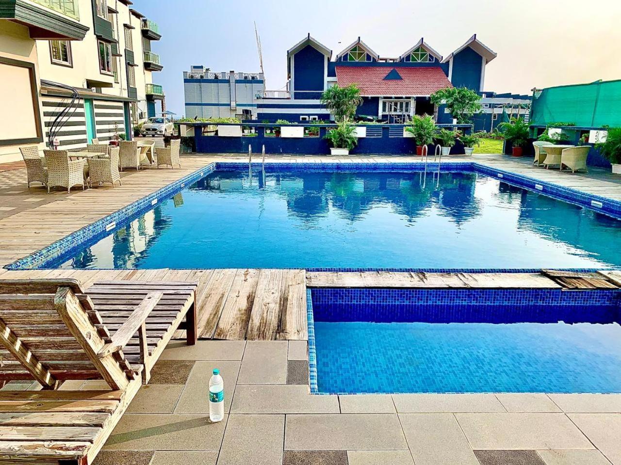 Gr Palace, In Front Of Sea-Beach With Breakfast, Swimming-Pool, Fully Air-Conditioned, Hotel With Parking Availability Puri Exterior foto